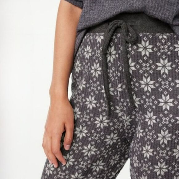 Joyspun Women's Charcoal Gray Snowflake Joggers - Picture 2 of 14